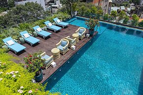 Au Lac Charner Hotel