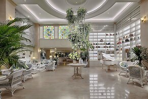 Au Lac Charner Hotel