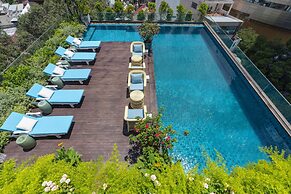 Au Lac Charner Hotel