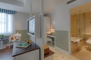 Au Lac Charner Hotel