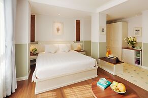 Au Lac Charner Hotel