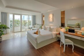 Au Lac Charner Hotel