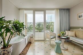 Au Lac Charner Hotel