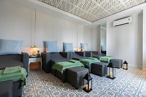 Au Lac Charner Hotel