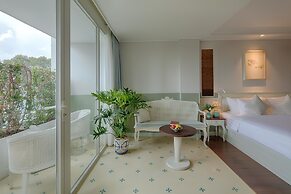 Au Lac Charner Hotel