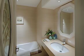 Au Lac Charner Hotel