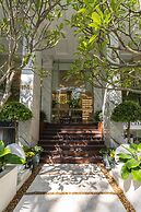 Au Lac Charner Hotel