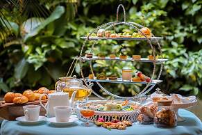 Au Lac Charner Hotel