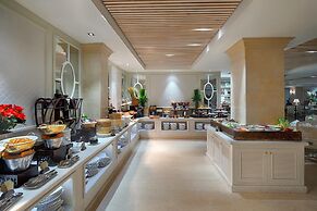 Au Lac Charner Hotel