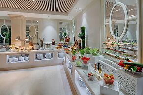 Au Lac Charner Hotel