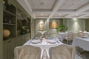 Au Lac Charner Hotel