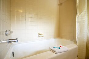 Lloyd's On The River Country Inn By Oyo