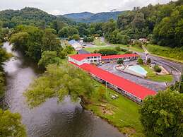 Lloyd's On The River Country Inn By Oyo