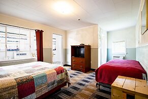 Lloyd's On The River Country Inn By Oyo