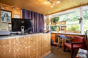 Lloyd's On The River Country Inn By Oyo