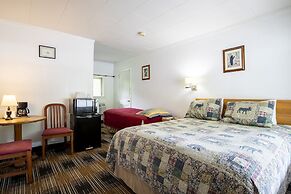 Lloyd's On The River Country Inn By Oyo