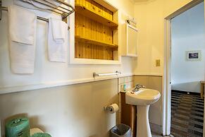 Lloyd's On The River Country Inn By Oyo