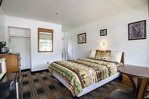 Lloyd's On The River Country Inn By Oyo