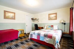 Lloyd's On The River Country Inn By Oyo