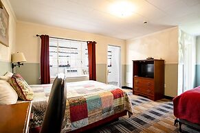 Lloyd's On The River Country Inn By Oyo