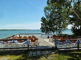 Bruce Bay Cottages & Lighthouse