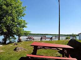 Bruce Bay Cottages & Lighthouse