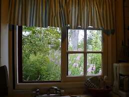 Bruce Bay Cottages & Lighthouse