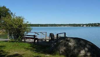 Bruce Bay Cottages & Lighthouse