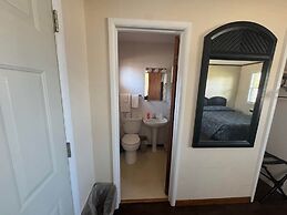 Lakeside Motor Lodge