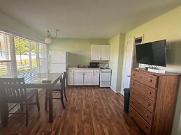 Lakeside Motor Lodge