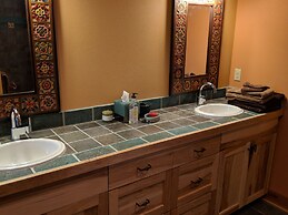 Copper Creek Inn at Mt Rainier