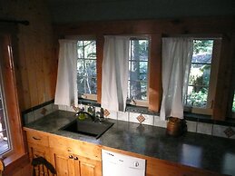 Copper Creek Inn at Mt Rainier