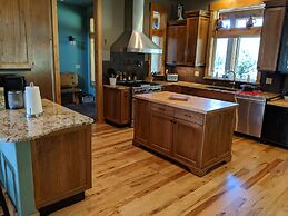 Copper Creek Inn at Mt Rainier