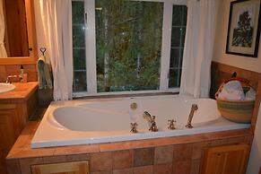 Copper Creek Inn at Mt Rainier