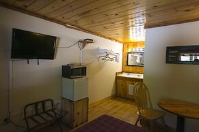 Black Bear Lodge Motel