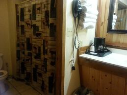 Black Bear Lodge Motel