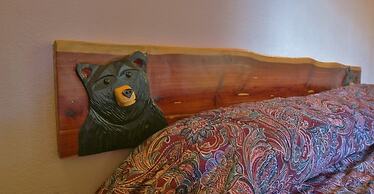 Black Bear Lodge Motel