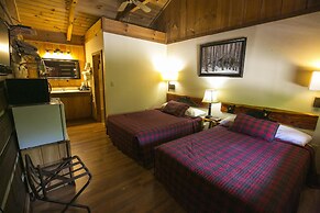 Black Bear Lodge Motel