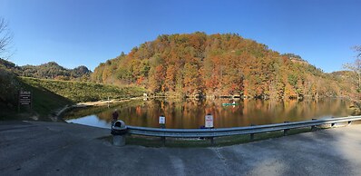 Black Bear Lodge Motel