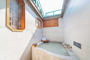 Phoenix Pavilion Hot Spring Hotel