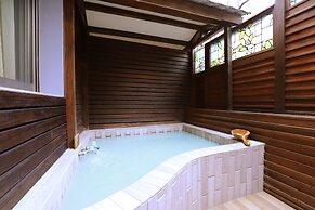 Phoenix Pavilion Hot Spring Hotel