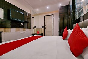 OYO 464 Hotel Lotus Palace