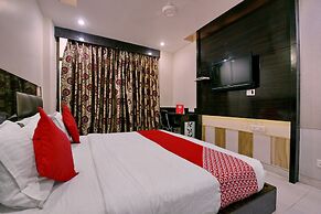 OYO 464 Hotel Lotus Palace