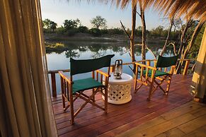 Sindabezi Island Camp