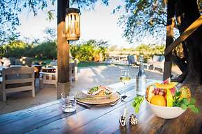 Sindabezi Island Camp