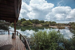 Sindabezi Island Camp