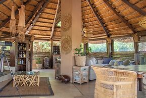 Sindabezi Island Camp