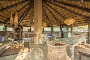 Sindabezi Island Camp