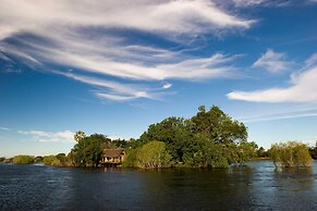 Sindabezi Island Camp