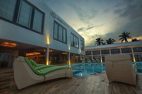Avenra Beach Hotel